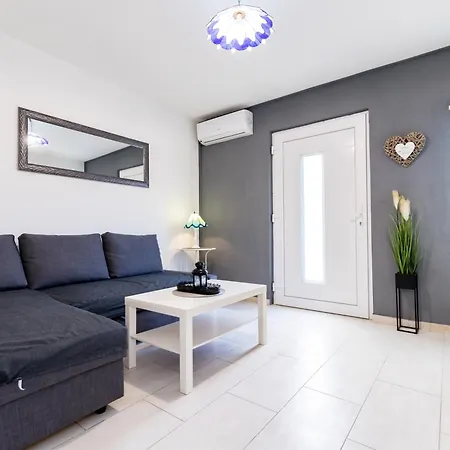 With A Parking Space Baska, Krk - 19490 Daire *